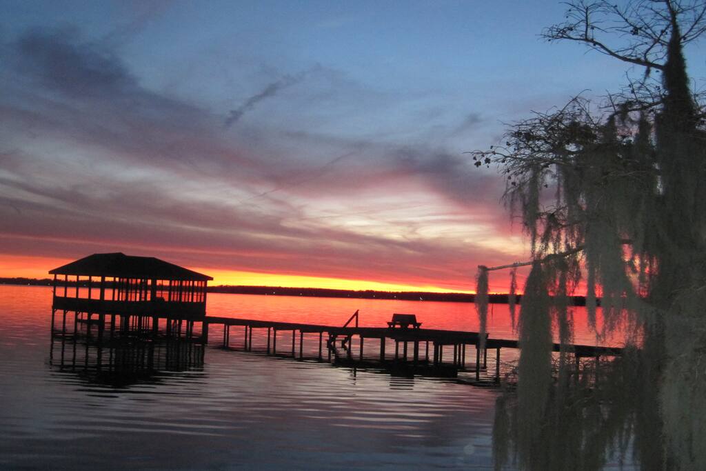 Weaver's Landing Apartments for Rent in Lake Waccamaw, North Carolina, United States