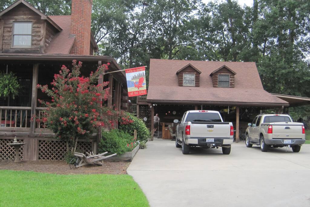 Weaver's Landing Apartments for Rent in Lake Waccamaw, North Carolina