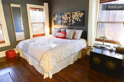 Popular Airbnb listing: Vintage Cottage Near Metro Station in Sylvan Hills