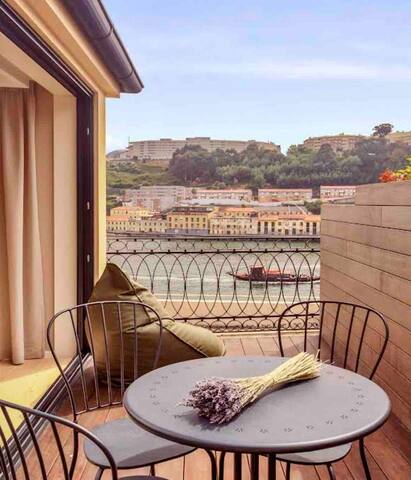 River View Stunning Ap| @108mmhose W Breakfast gallery image 5