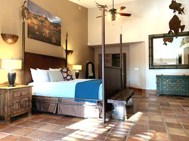 Desert Rose: Spacious, Unique, Clean, Relaxing gallery image 3