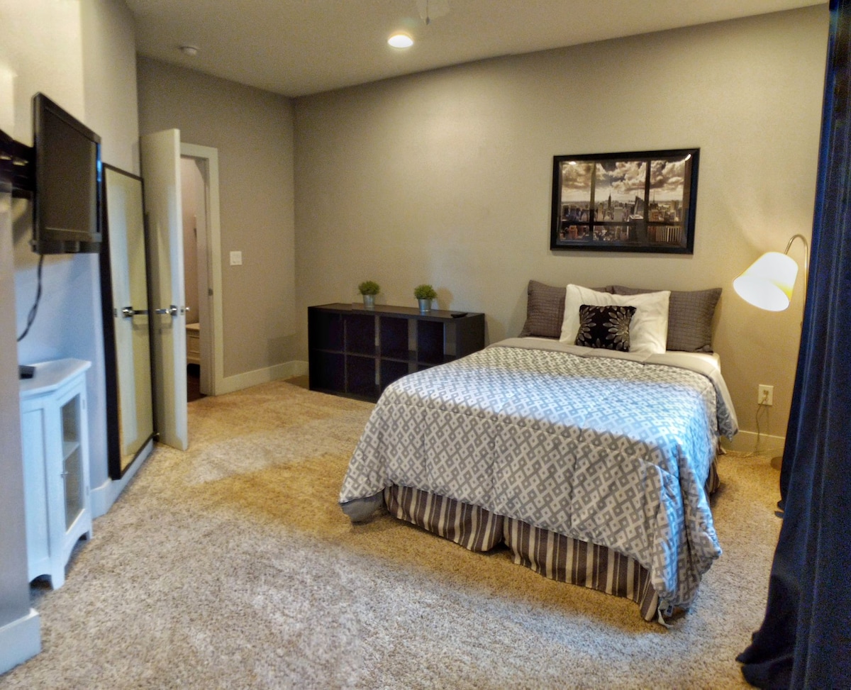 Chumba cha kulala cha ghorofa ya 1, kioo kamili cha mwili!!