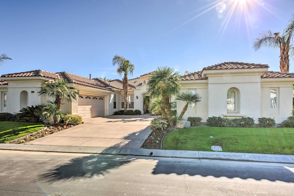 This beautiful property sits right across the street from the Jack Nicklaus Tournament Course at PGA West.