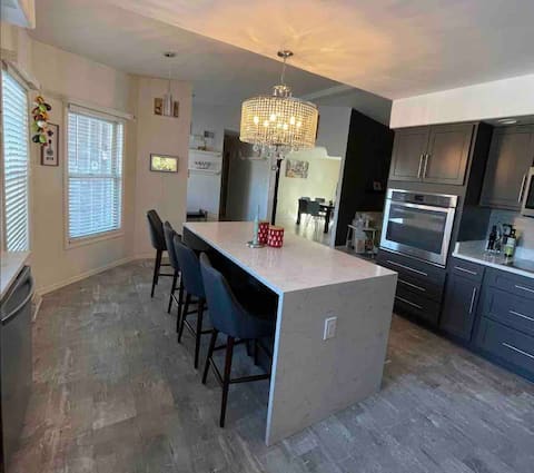 Super Cozy Modern house in the best neighborhood