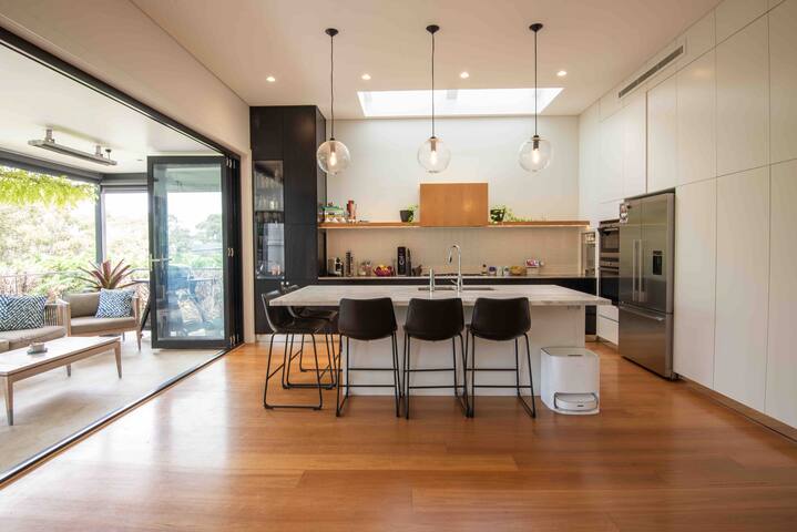 Luxury 4 bed home with pool in heart of Balmain gallery image 5