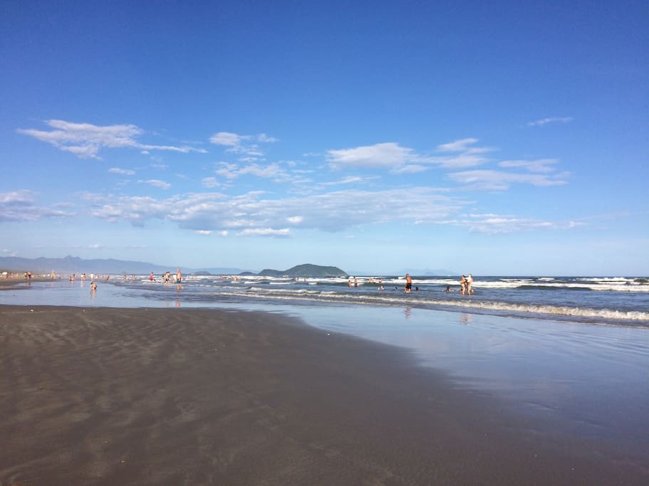 praia na frente do condominio