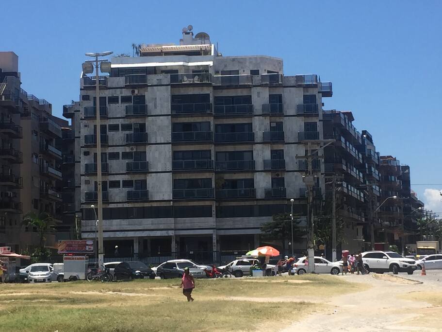 Frente para a praia!
