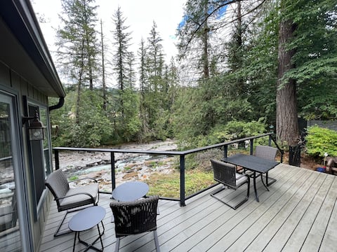 The River House Retreat - 10 min to Battle Ground