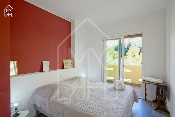 ห้องที่สองเครื่องปรับอากาศมี 2 เตียงขนาด 90x190 ซม. หรือ 1x180x190 ซม.