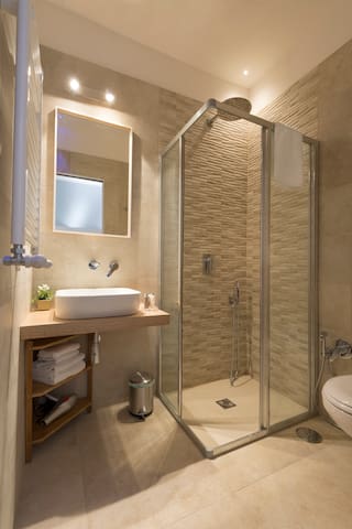 Double room en suite bath – VS01 gallery image 4