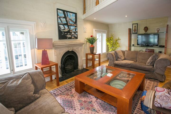 3 Bed Superb Penthouse overlooking OConnell Bridge gallery image 3