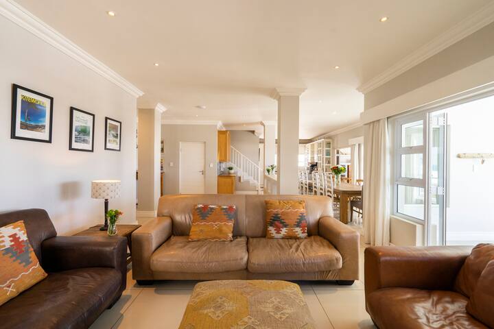 Beach House with views of Table Mt. (large groups) gallery image 5