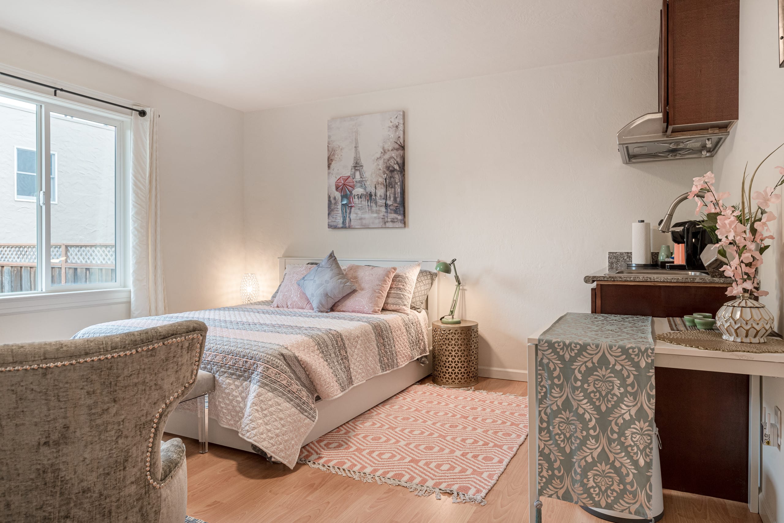 Relaxed 3B/2Ba Home with Private Parking - Image 23