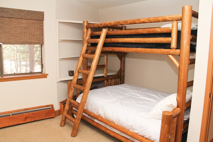 غرفة النومرقم3 بسرير بطابقين (كامل وتوأم)