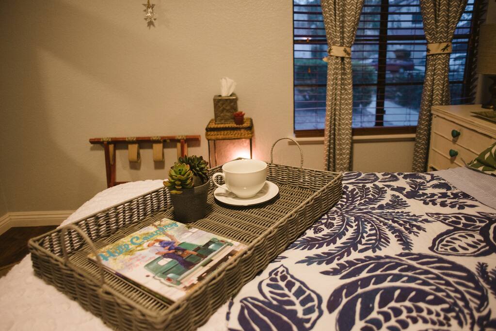 Breakfast in bed? Yes, please!