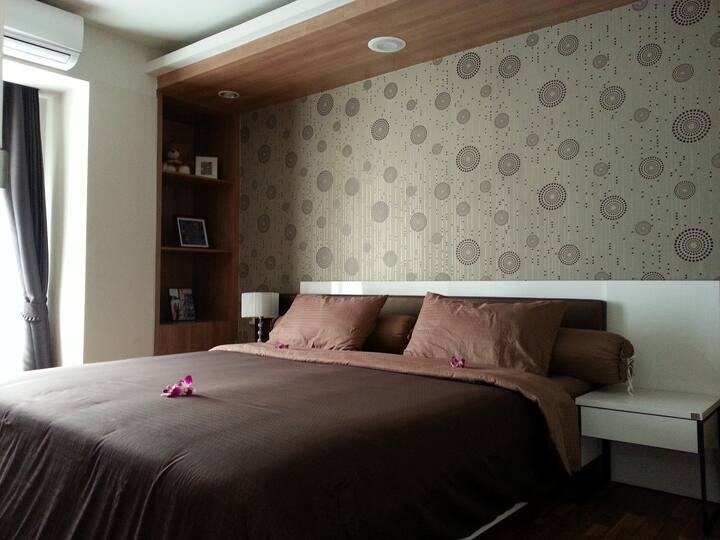 Master bedroom with King size bed with access to the balcony