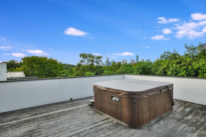 SoCo Heated Pool w Rooftop Hot Tub and City Views gallery image 5