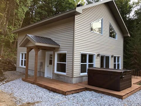 Le Chalet de L'Érablière / Northfield Lake