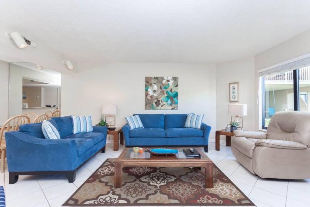 Comfortable Living - You will immediately feel at home in the comfortable furniture and large living area you'll find inside Colo