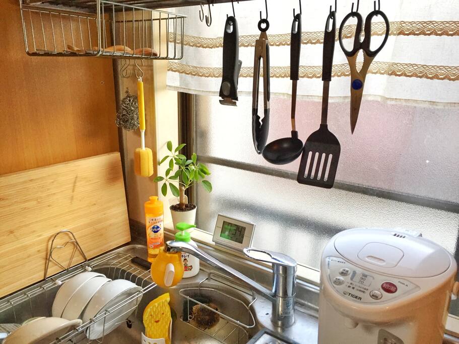 Kitchen utensils. Please help yourself. キッチンはご自由にお使いください。