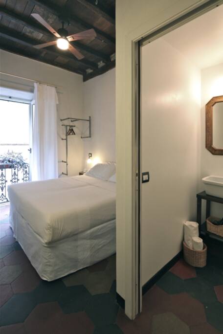 room with bathroom view 2