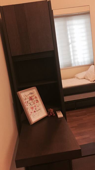Little wardrobe with a foldable desk and full mirror