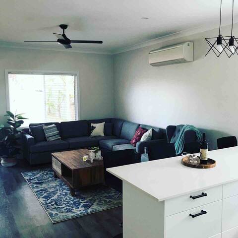 ~Little Merlot On Market~