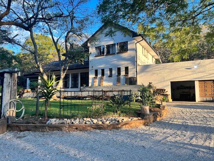 Peaceful updated farm house in town
