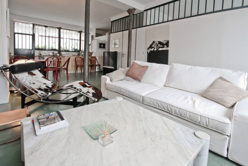 une partie du salon + le sofa