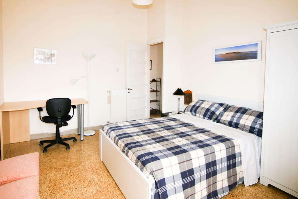 Queen bedroom