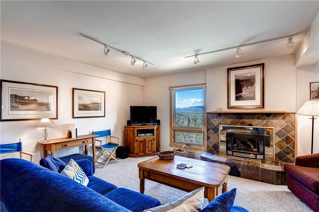 Couch,Furniture,Indoors,Room,Window