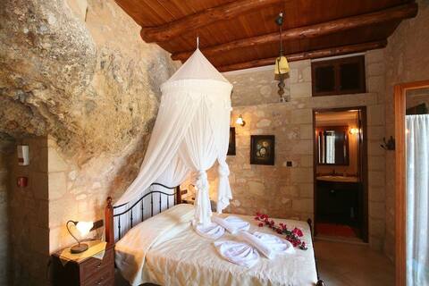 Luxurious stone cave , private pool, sea view