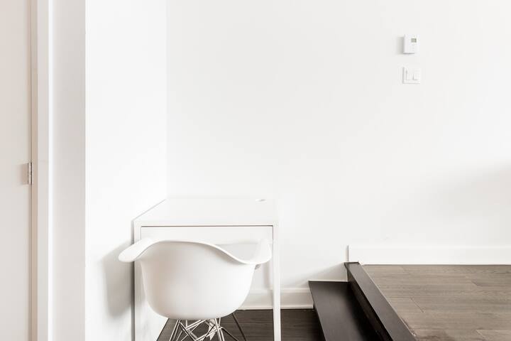 Mile End Condo with City Views from the Roof Deck gallery image 2