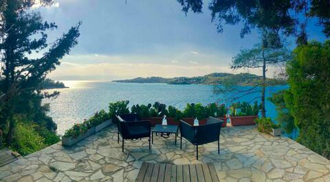 Holiday house in unique position