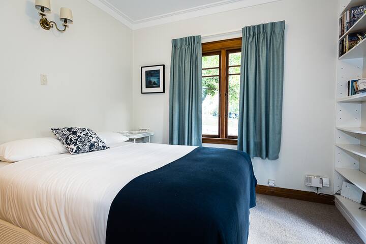 Schlafzimmer 1