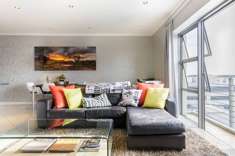 Stunning Harbour Views from a City Apartment