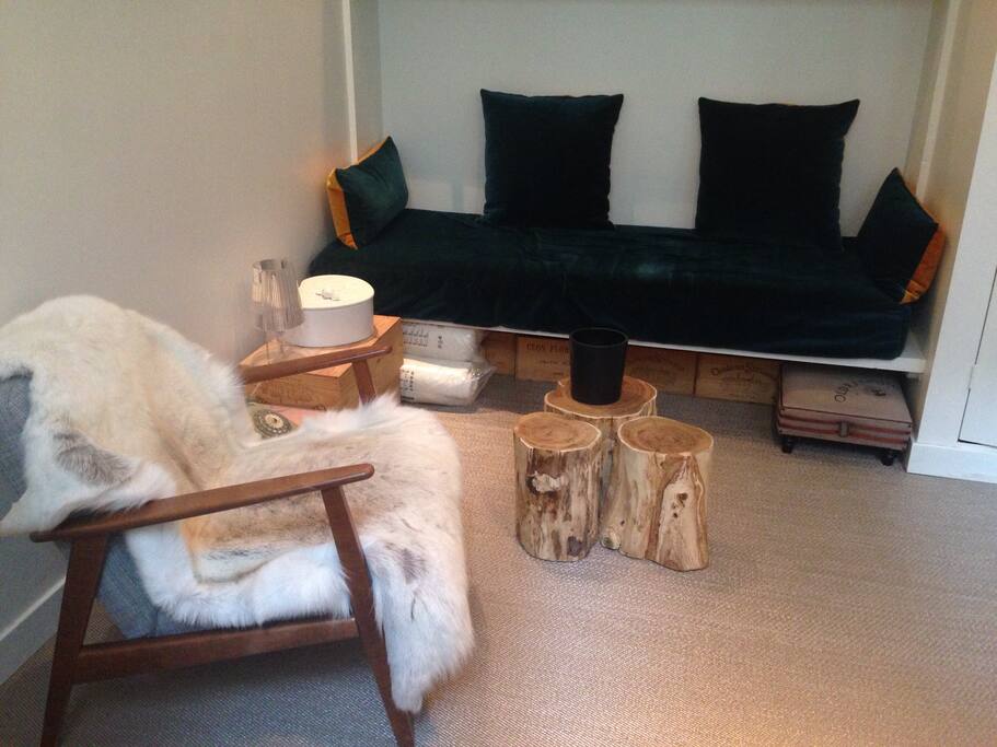 Banquette, dotée d un super matelas confortable pour un troisième couchage!