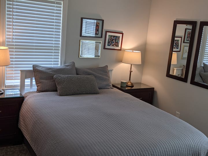 غرفة النوم رقم3 سرير حجم وسط 