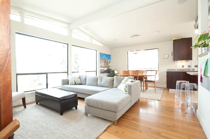 Now avail for long-term rental! Modern Zilker Home gallery image 3