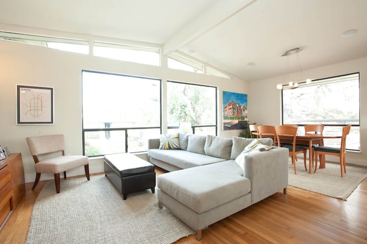 Now avail for long-term rental! Modern Zilker Home gallery image 4