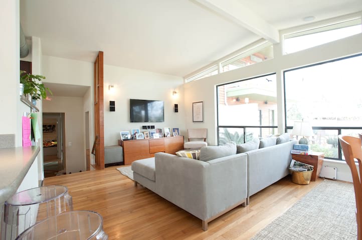 Now avail for long-term rental! Modern Zilker Home gallery image 2