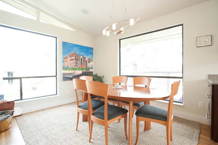 Now avail for long-term rental! Modern Zilker Home gallery image 5