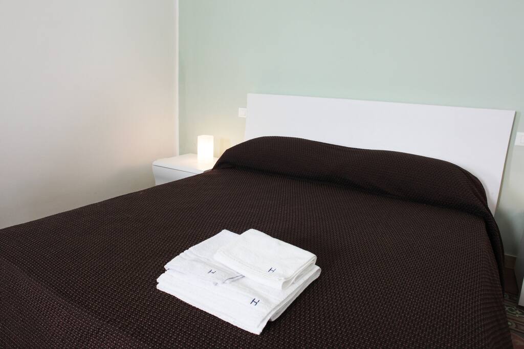 2nd Bedroroom - queen size bed