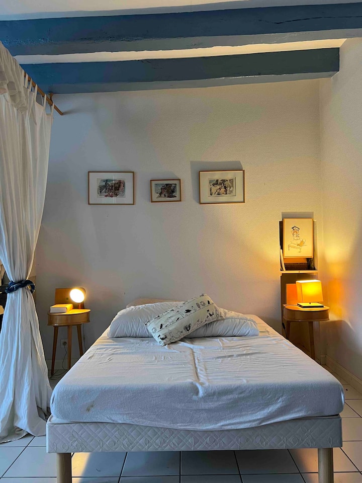 Dormitorio 1: detalle cama doble
