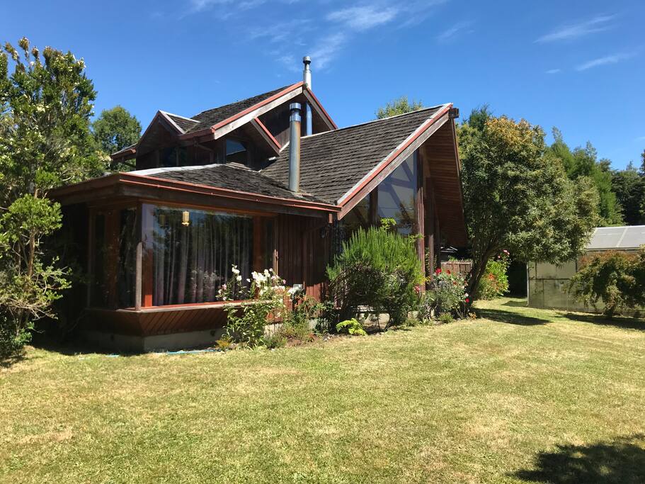 Vista frontal de la casa