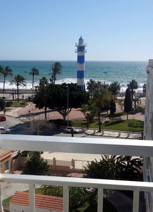 Espectaculares vistas a la playa y el faro, la zona más emblemática de Torre del Mar