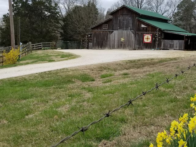 Cozy Barn Apartment