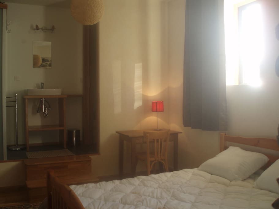 chambre et salle de bain