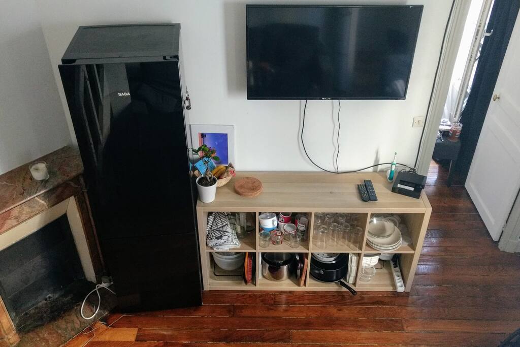 In the living room : refregirator, TV, plates, ..