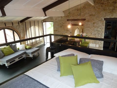 Top Airbnb: La Casa di Hyla – Loft with loggia – Sea view a Cipressa